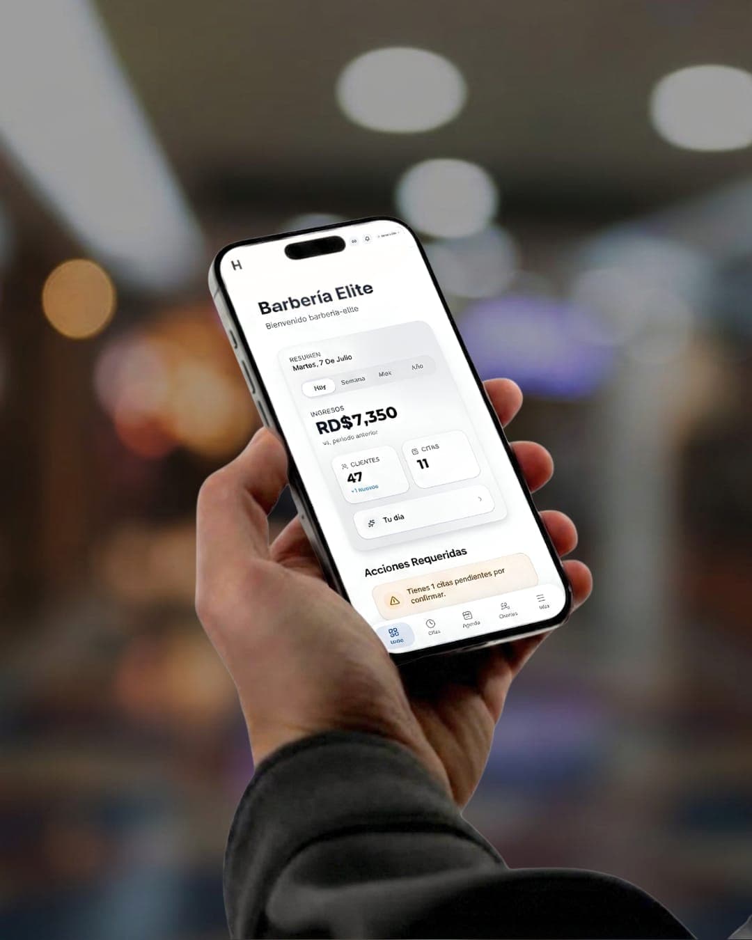 Hubven Reservas abierto en el celular de un dueño de negocio
